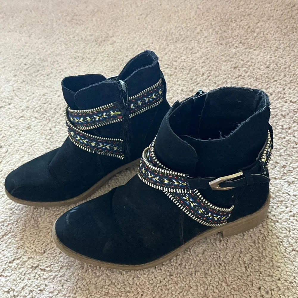 Boots - Picture 3 of 6